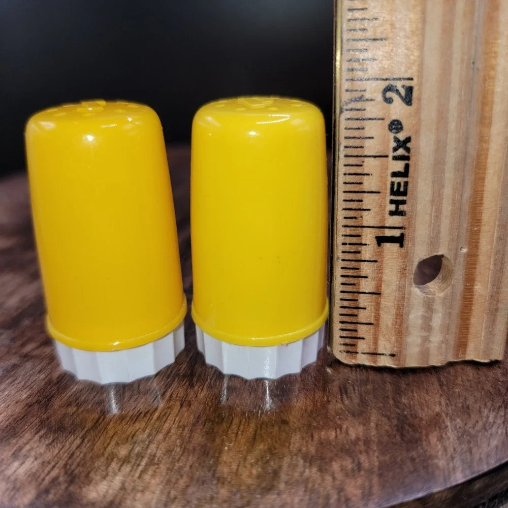 Vintage Salt and Pepper Shakers Yellow & White Plastic Very Good Used Condition